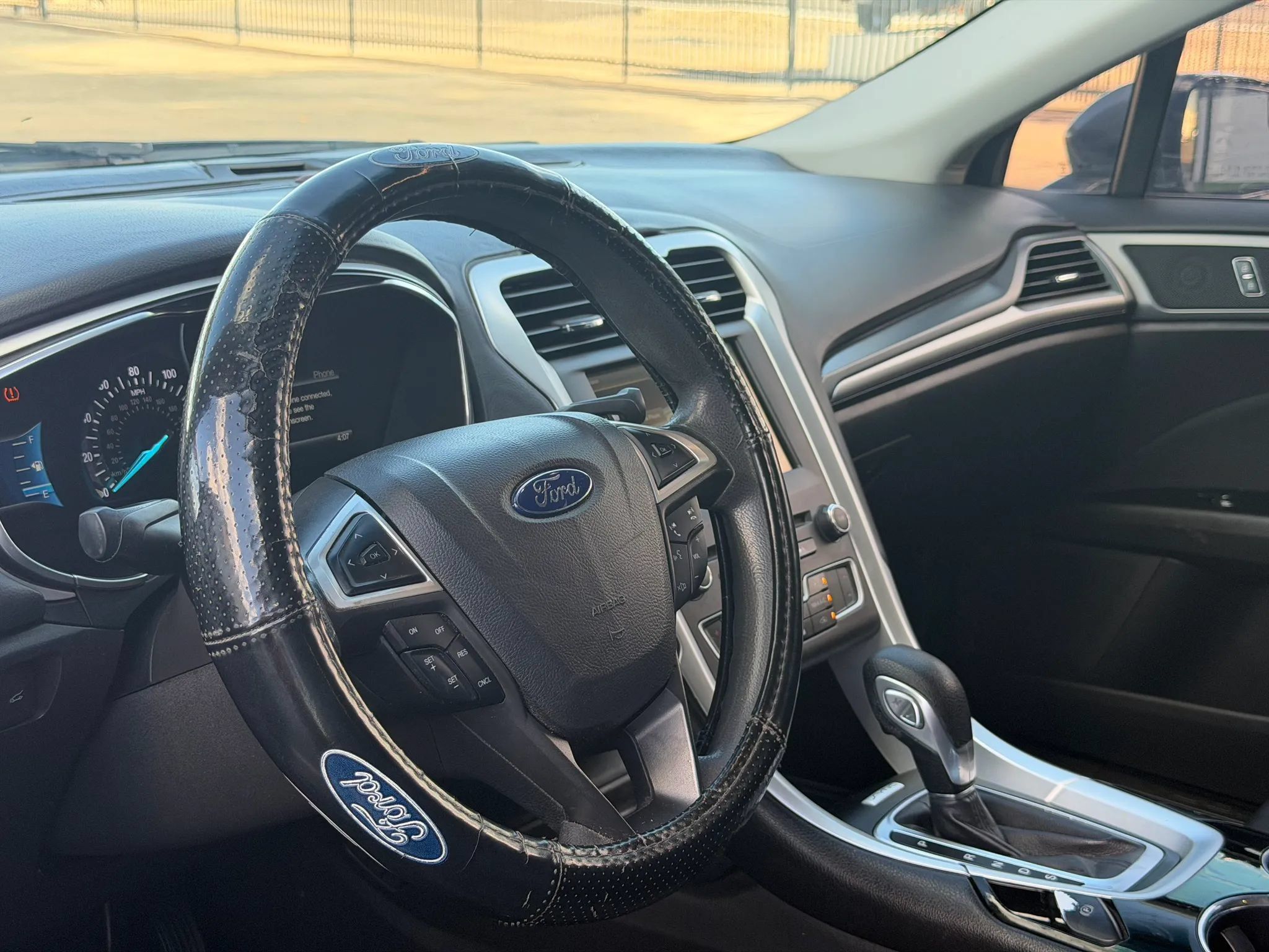 Used 2016 Ford Fusion SE FWD image 15