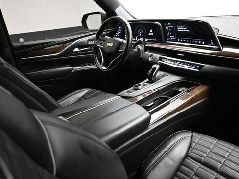 Used 2021 Cadillac Escalade Premium Luxury Platinum RWD image 17