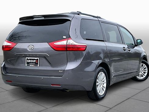 Used 2017 Toyota Sienna XLE image 13
