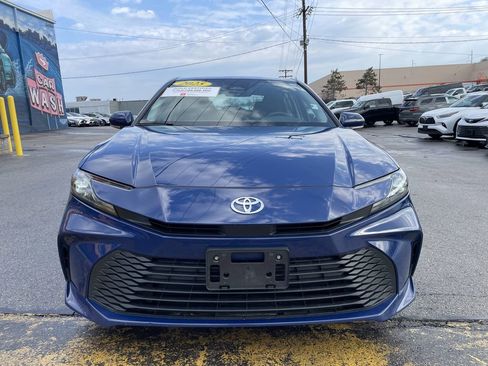 Used 2025 Toyota Camry LE w/ Convenience Package image 5