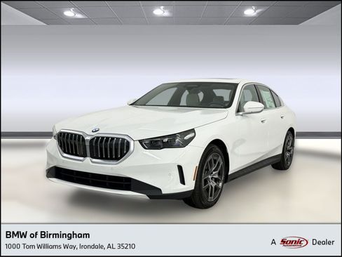 New 2027 BMW 530i RWD image 1