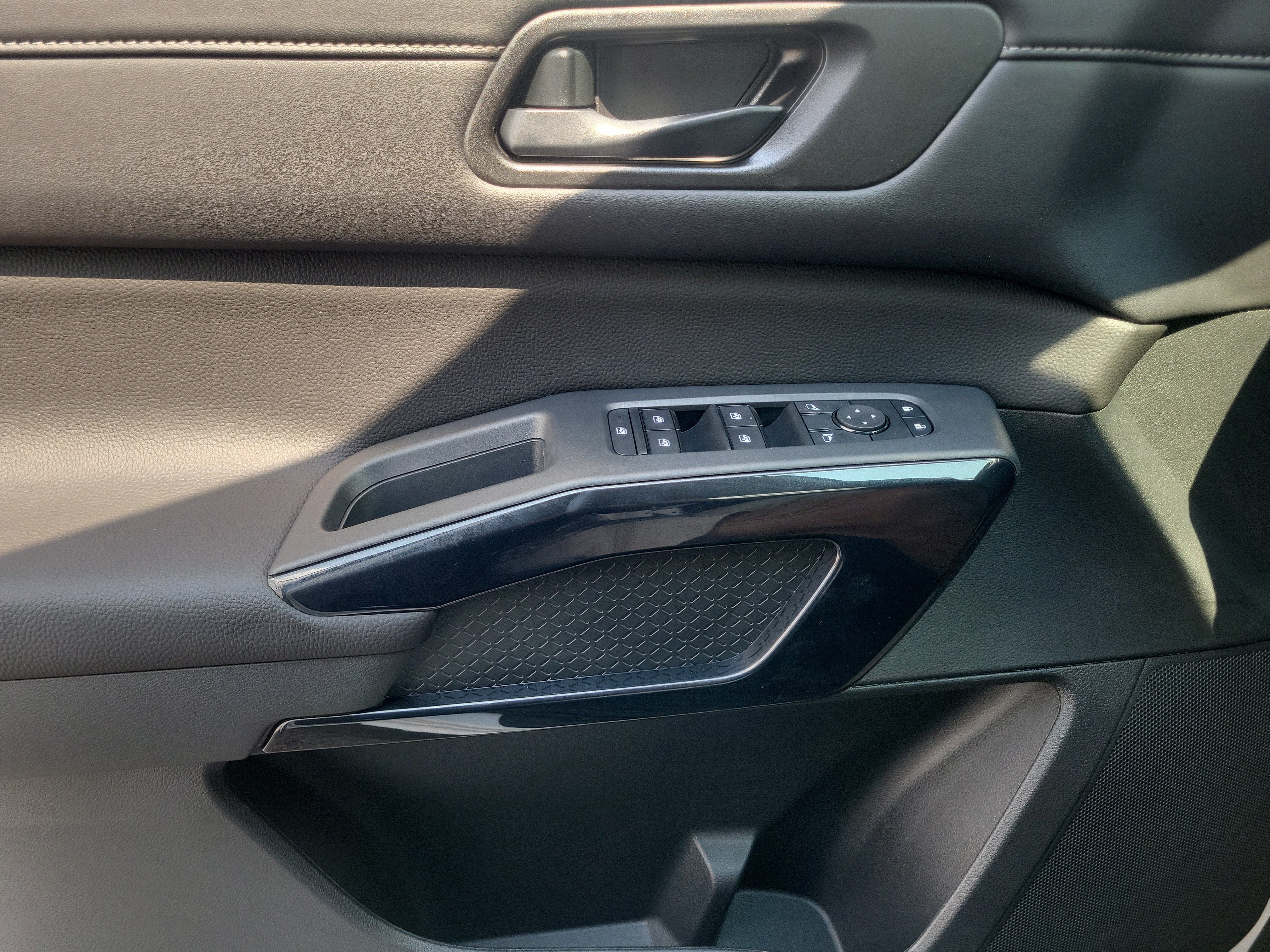 New 2026 Nissan Pathfinder SV FWD image 31