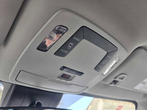 Used 2024 Toyota Sienna LE FWD image 32