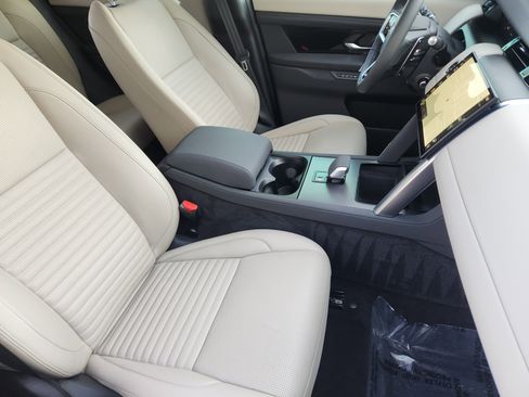 Used 2024 Land Rover Discovery Sport S image 15