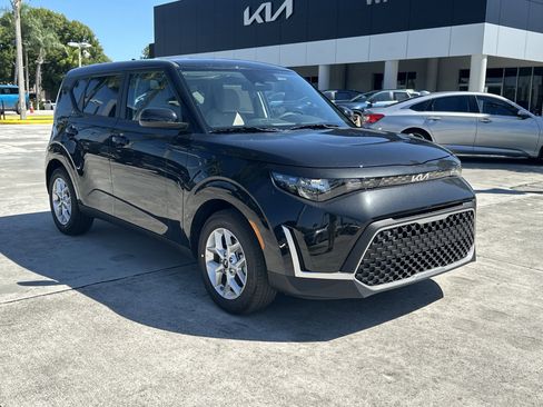 New 2025 Kia Soul LX w/ LX Technology Package image 4