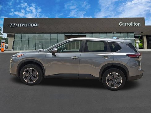 Used 2025 Nissan Rogue SV FWD image 8