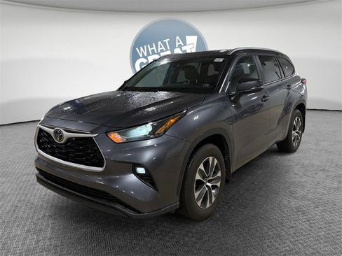 Used 2023 Toyota Highlander XLE image 8