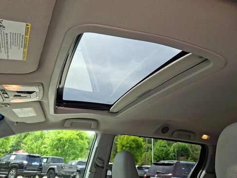 Used 2017 Toyota Sienna XLE AWD/4WD image 14