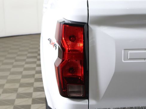 Used 2024 Chevrolet Colorado LT w/ LT Convenience Package AWD/4WD image 14