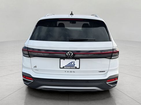 Used 2025 Volkswagen Taos SE image 7