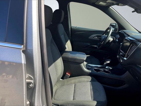 Used 2023 Chevrolet Traverse LT image 8