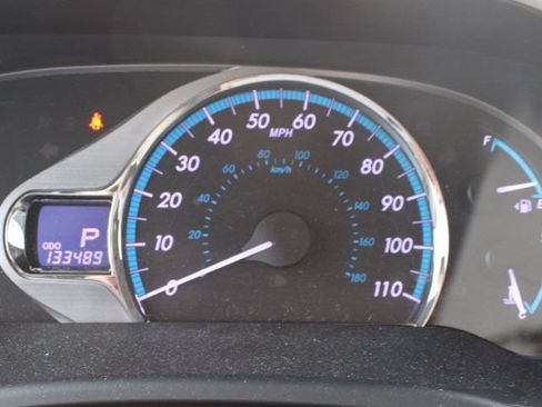 Used 2013 Toyota Sienna XLE w/ Entertainment Pkg FWD image 9