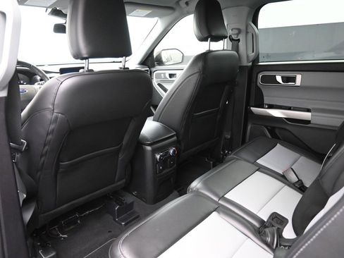 Certified 2022 Ford Explorer XLT w/ Equipment Group 202A image 2