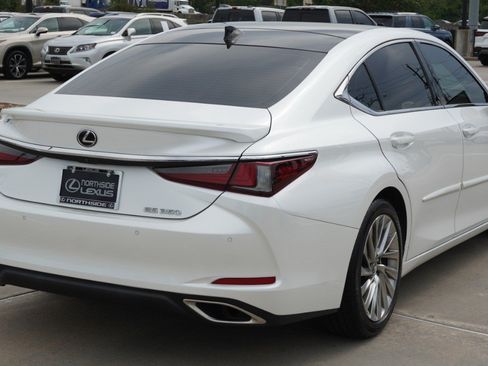 Certified 2022 Lexus ES 350 Ultra Luxury w/ Accessory Package 2 FWD image 6