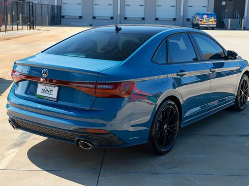 Used 2025 Volkswagen Jetta GLI Autobahn image 16