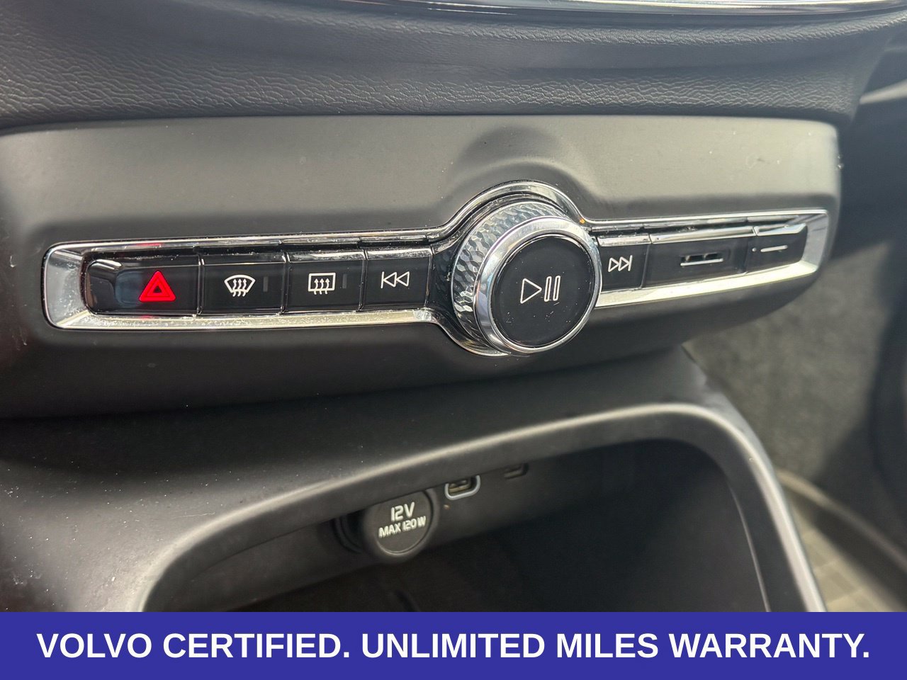 Certified 2026 Volvo XC40 B5 Plus AWD/4WD image 23