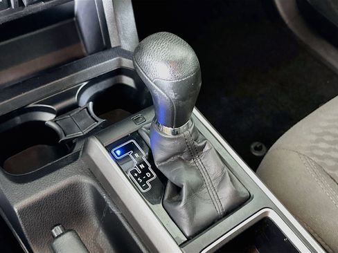 Used 2020 Toyota Tacoma SR5 RWD image 24