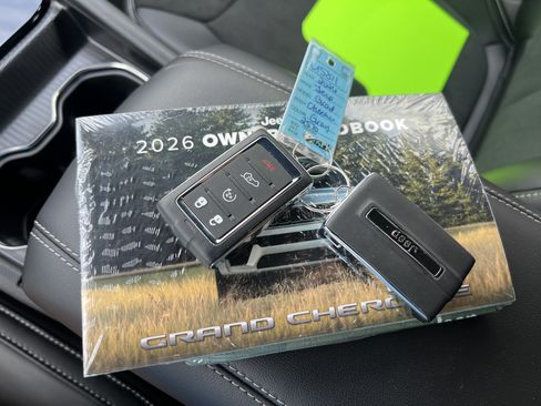 Used 2026 Jeep Grand Cherokee Altitude AWD/4WD image 29