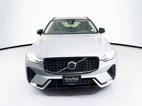 Used 2025 Volvo XC60 B5 Plus image 2