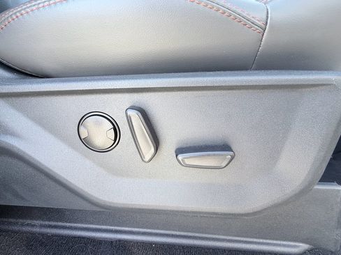 Used 2025 Ford Expedition Active image 27