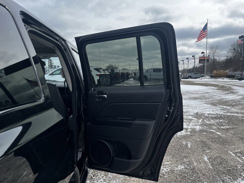 Used 2016 Jeep Patriot Latitude image 31