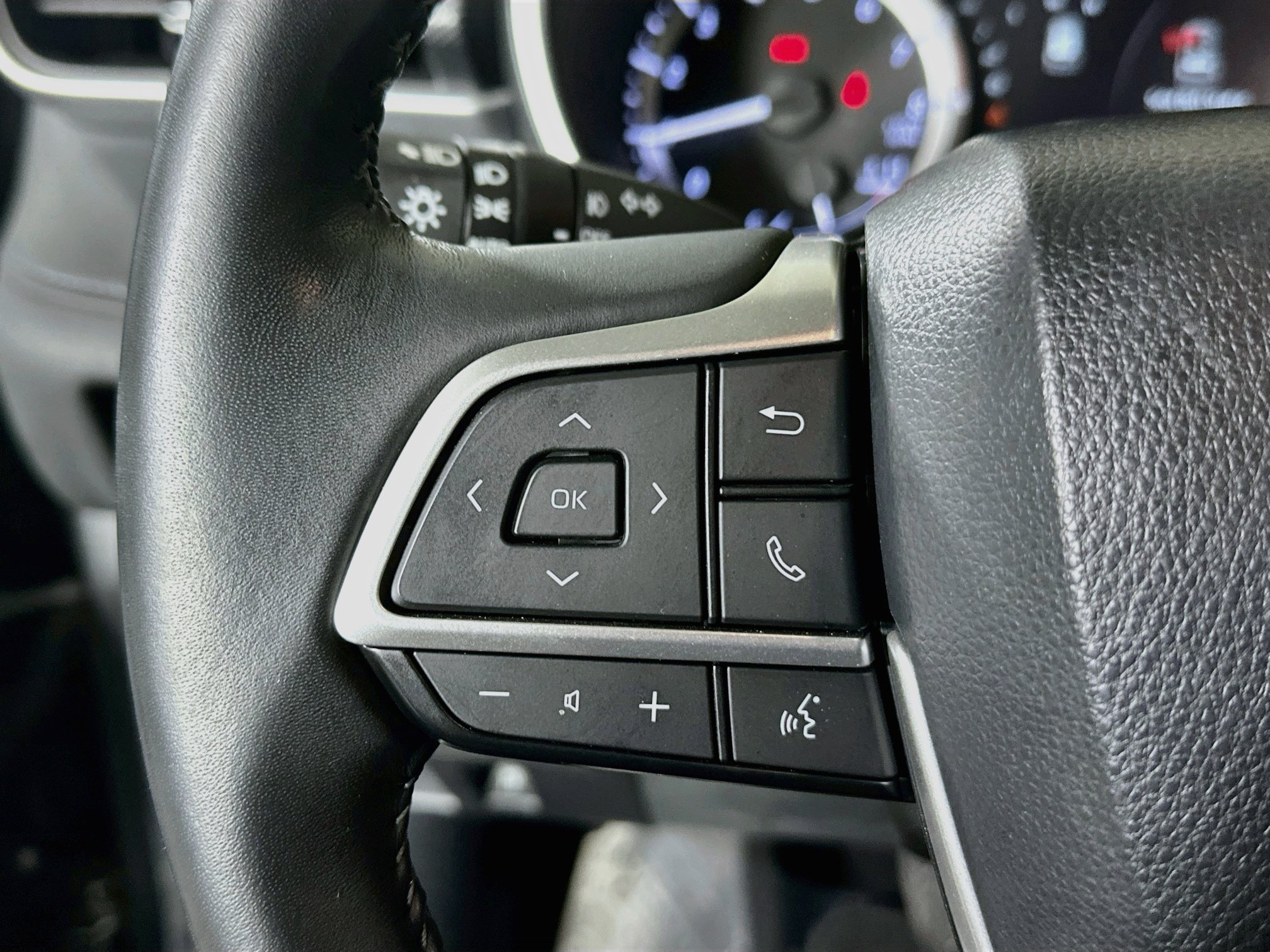 Used 2023 Toyota Highlander XSE FWD image 16