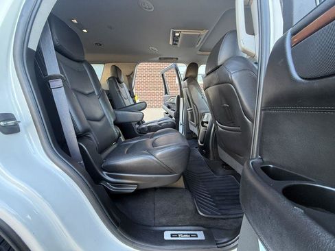 Used 2017 Cadillac Escalade Premium Luxury AWD/4WD image 24