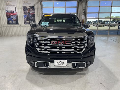 Used 2024 GMC Sierra 1500 Denali w/ Technology Package AWD/4WD image 3
