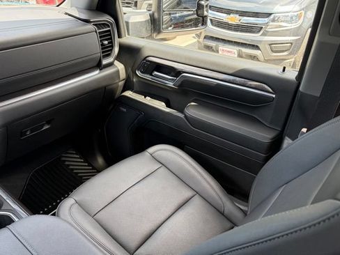 Used 2024 Chevrolet Silverado 2500 LTZ w/ LTZ Convenience Package AWD/4WD image 34