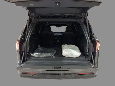 New 2026 Lincoln Navigator L Black Label AWD/4WD image 6