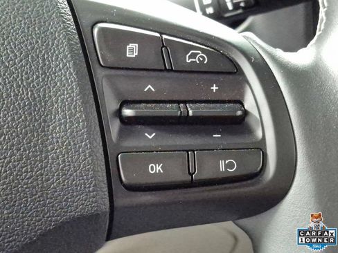 Used 2025 Hyundai Venue SEL FWD image 13