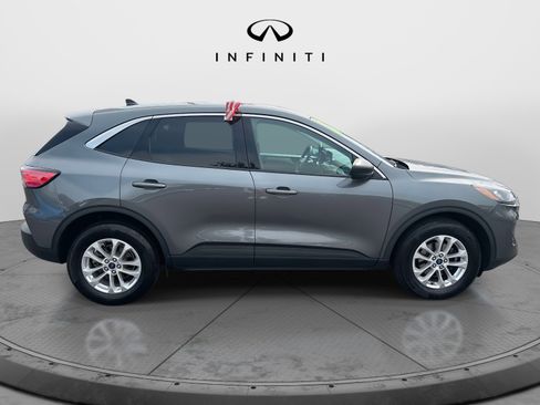 Used 2022 Ford Escape SE w/ Cold Weather Package image 3