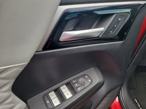 Used 2023 Mitsubishi Outlander SEL FWD image 18