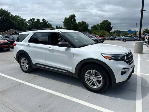 Used 2023 Ford Explorer XLT w/ Equipment Group 202A RWD image 16
