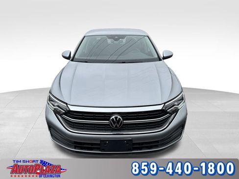 Used 2024 Volkswagen Jetta SE image 8