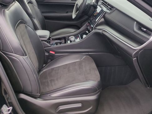 Used 2023 Jeep Grand Cherokee Altitude image 25