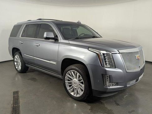 Used 2018 Cadillac Escalade Platinum image 2