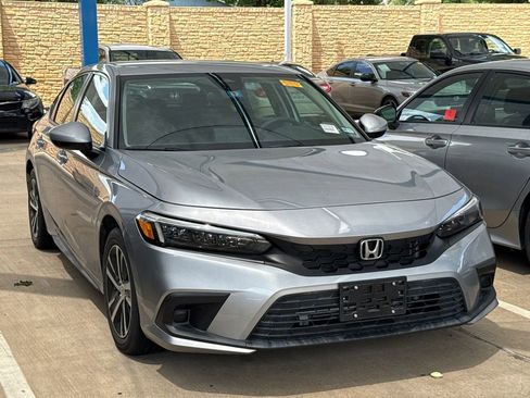 Used 2022 Honda Civic LX image 3