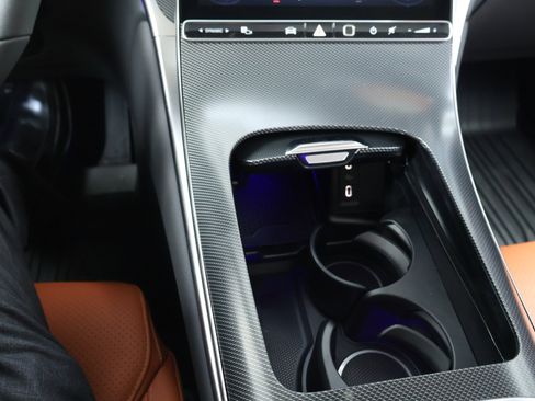 Certified 2025 Mercedes-Benz GLC 300 image 40