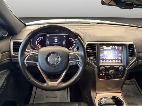 Used 2014 Jeep Grand Cherokee Overland w/ Advanced Technology Group AWD/4WD image 27