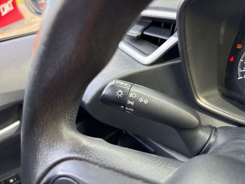 Used 2020 Toyota Corolla LE FWD image 13