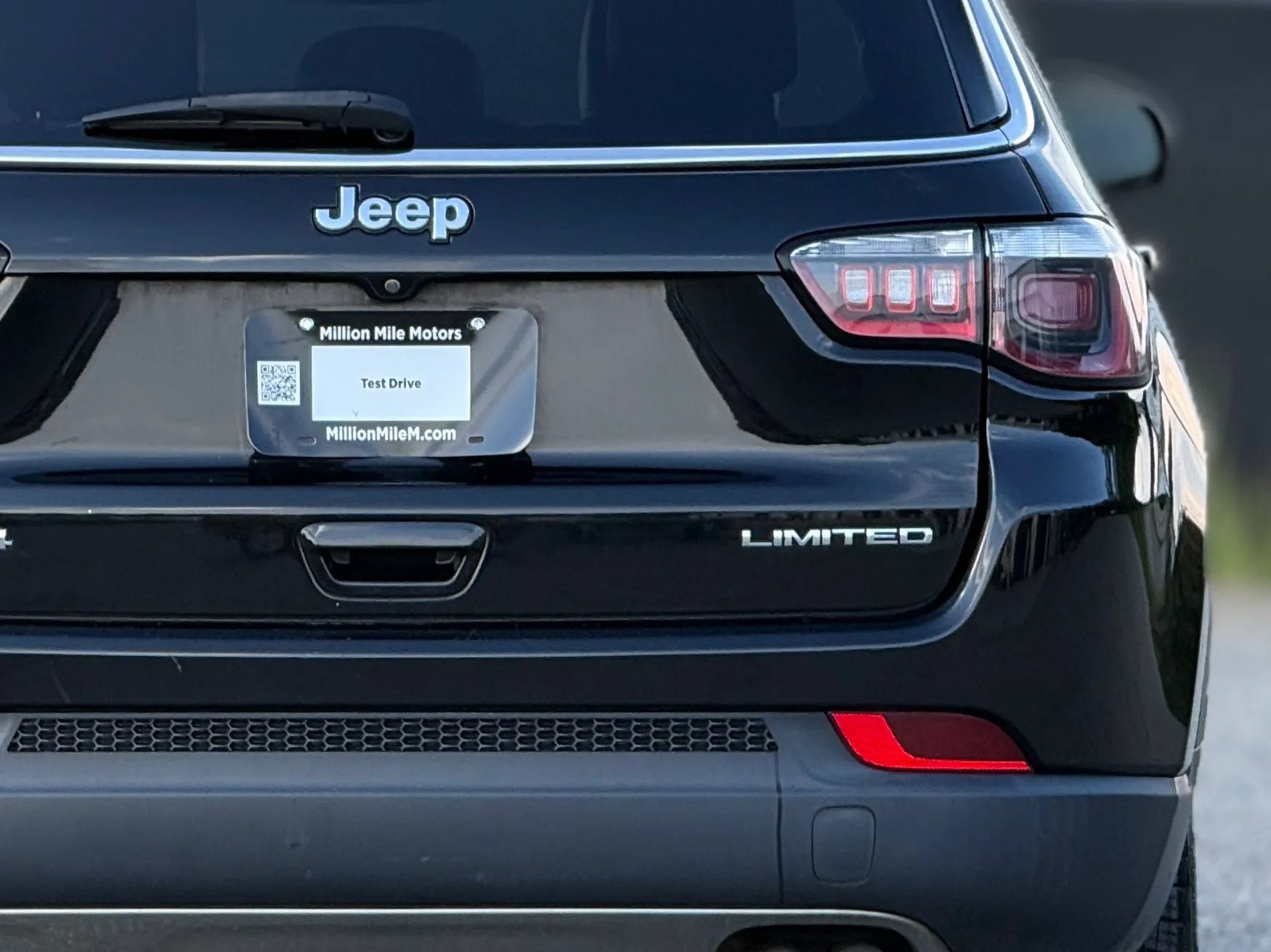 Used 2018 Jeep Compass Limited AWD/4WD image 14
