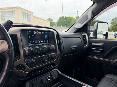 Used 2019 GMC Sierra 3500 Denali w/ Duramax Plus Package AWD/4WD image 17