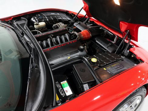 Used 2000 Chevrolet Corvette Convertible w/ Memory Pkg image 2