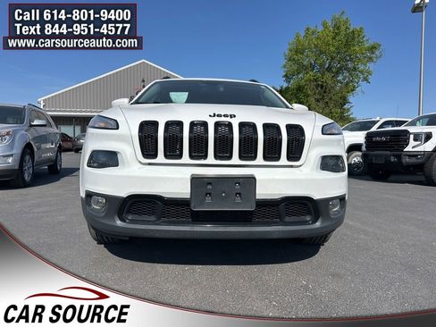 Used 2018 Jeep Cherokee Latitude w/ Altitude Package FWD image 2