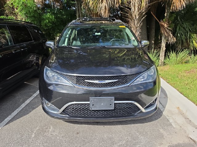 Used 2019 Chrysler Pacifica Limited w/ Tire & Wheel Group FWD image 2