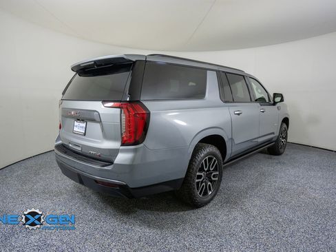 Used 2024 GMC Yukon XL AT4 w/ AT4 Premium Plus Package AWD/4WD image 7