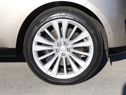 Used 2023 Land Rover Range Rover First Edition image 11