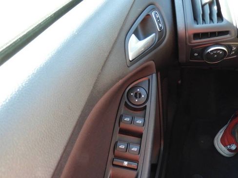 Used 2016 Ford Focus SE FWD image 17