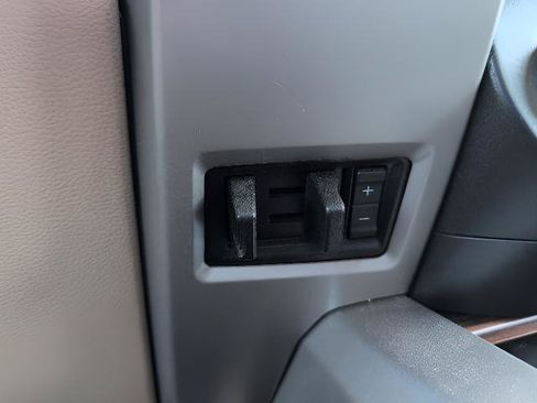 Used 2017 Ford F150 Lariat w/ Equipment Group 502A Luxury AWD/4WD image 17
